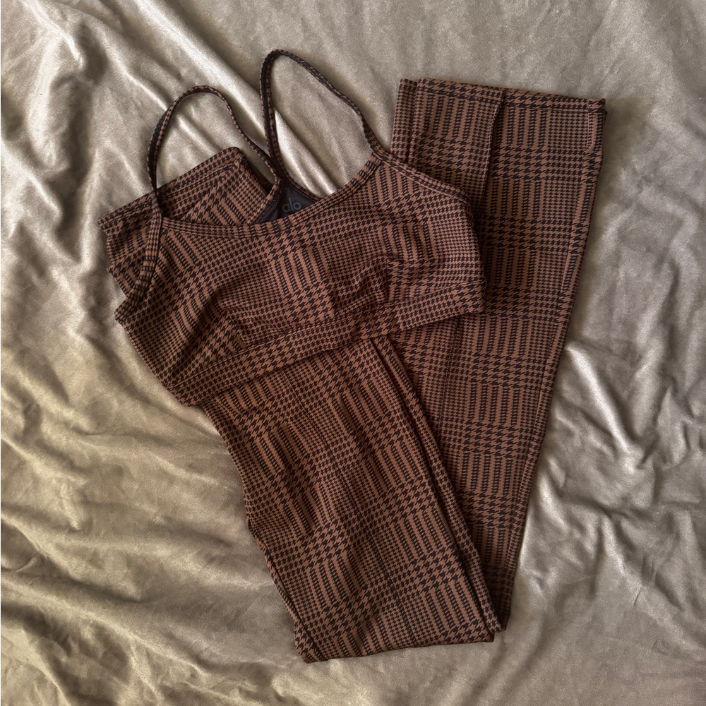 like new alo yoga jacquard glenplaid set
